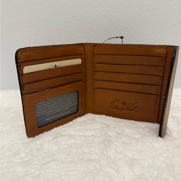 Patricia Nash Reiti Leather Bifold w/Lock Brown Leather Wallet NWT - Picture 6 of 8